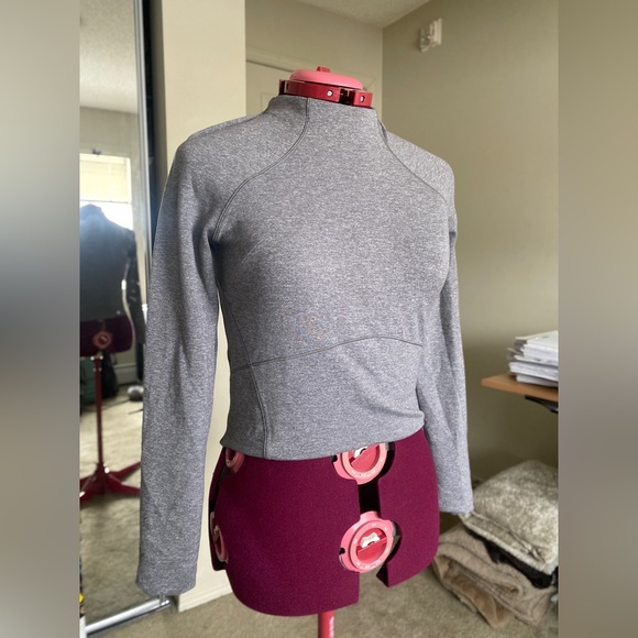 Lululemon cropped long sleeve shirt - Picture 4 of 5